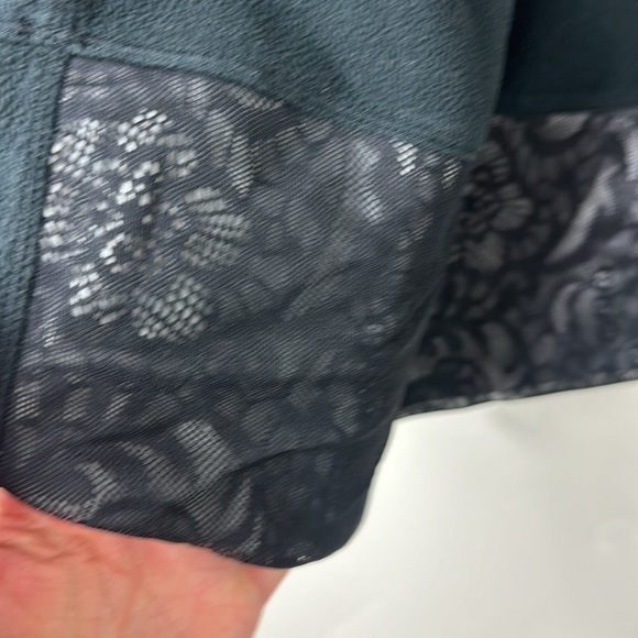 Lululemon Black Run: Bold in the Cold Long Sleeve Top 4 - Picture 11 of 12